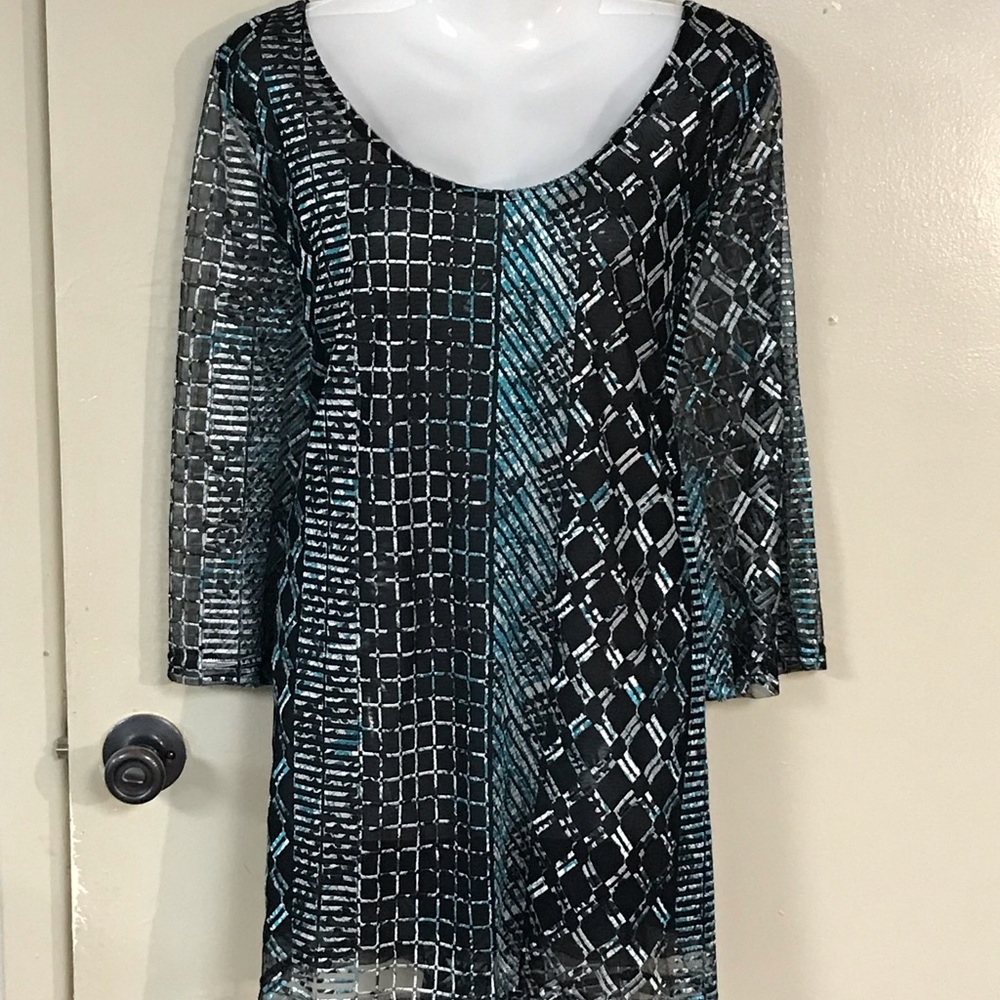Ladies blouse by Merchant size Xlarge with unique pattern!